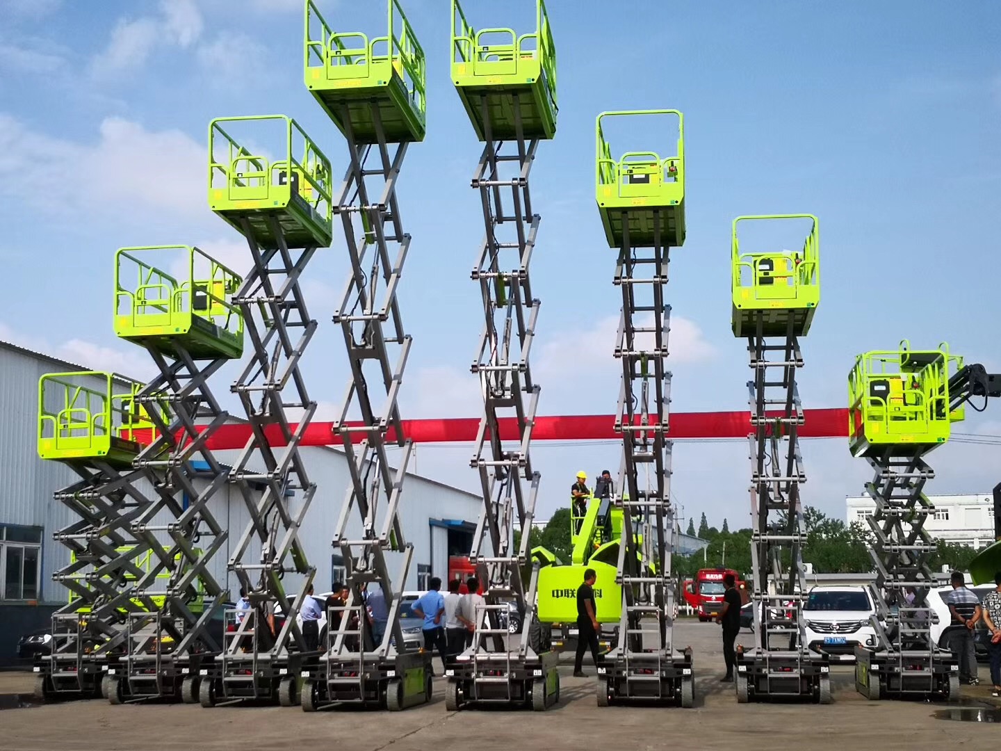 揚(yáng)州高空車租賃，揚(yáng)州升降租賃平臺(tái)，帶您到達(dá)理想高度